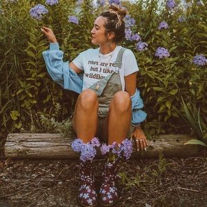 Indy brand tee 🌈✌🏻